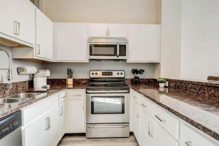 Apartment Cozysuites - 2br With Direct Skybridge Access #8 Indianapolis