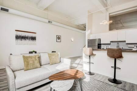 Cozysuites - 2br With Direct Skybridge Access #8 Apartment Indianapolis