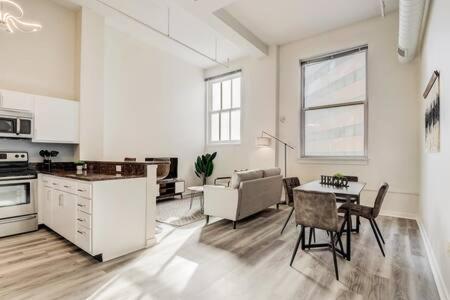 Cozysuites - 2br With Direct Skybridge Access #8 Indianapolis
