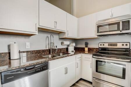 Apartment Cozysuites - 2br With Direct Skybridge Access #5 *