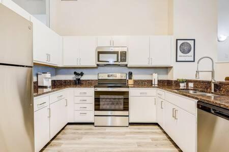 Cozysuites - 2br With Direct Skybridge Access #1 Apartment *