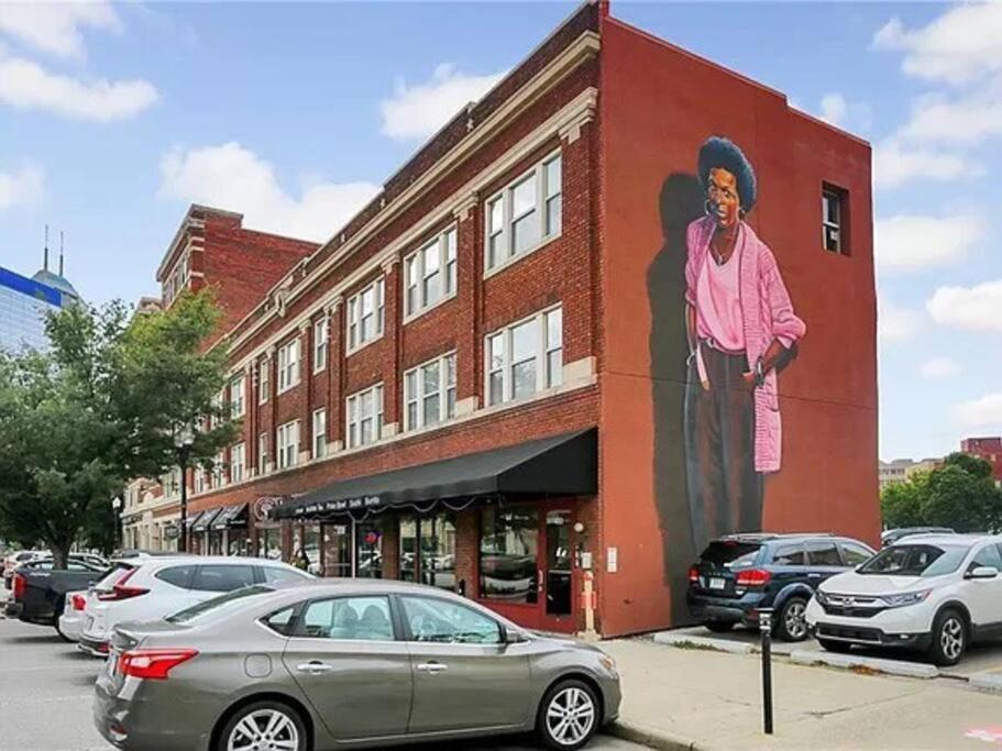 Apartment Coolest Ever- Indy's At Your Door Step - Mass Ave! *