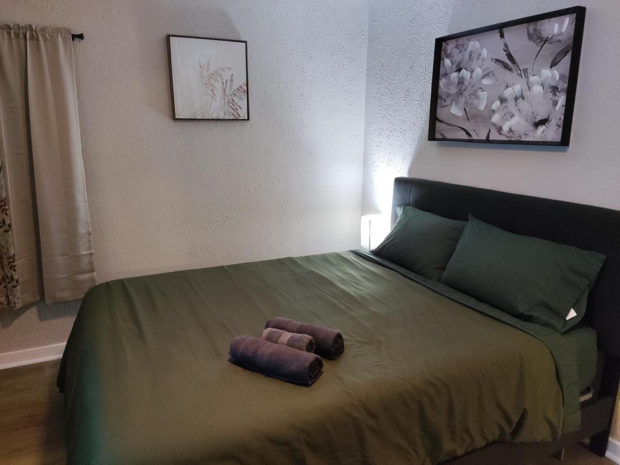 Tranquil Oasis - Private -near Downtown Homestay *