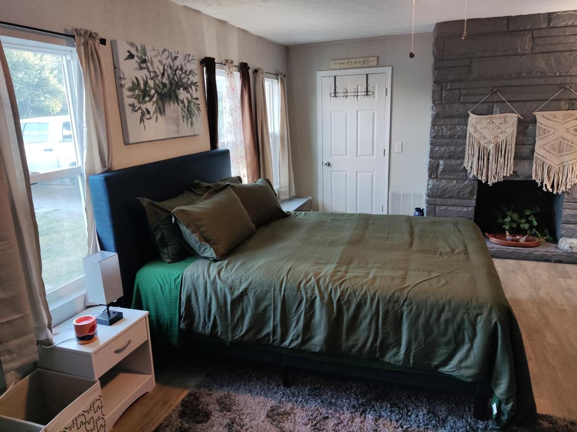 Homestay Tranquil Oasis - Private -near Downtown *