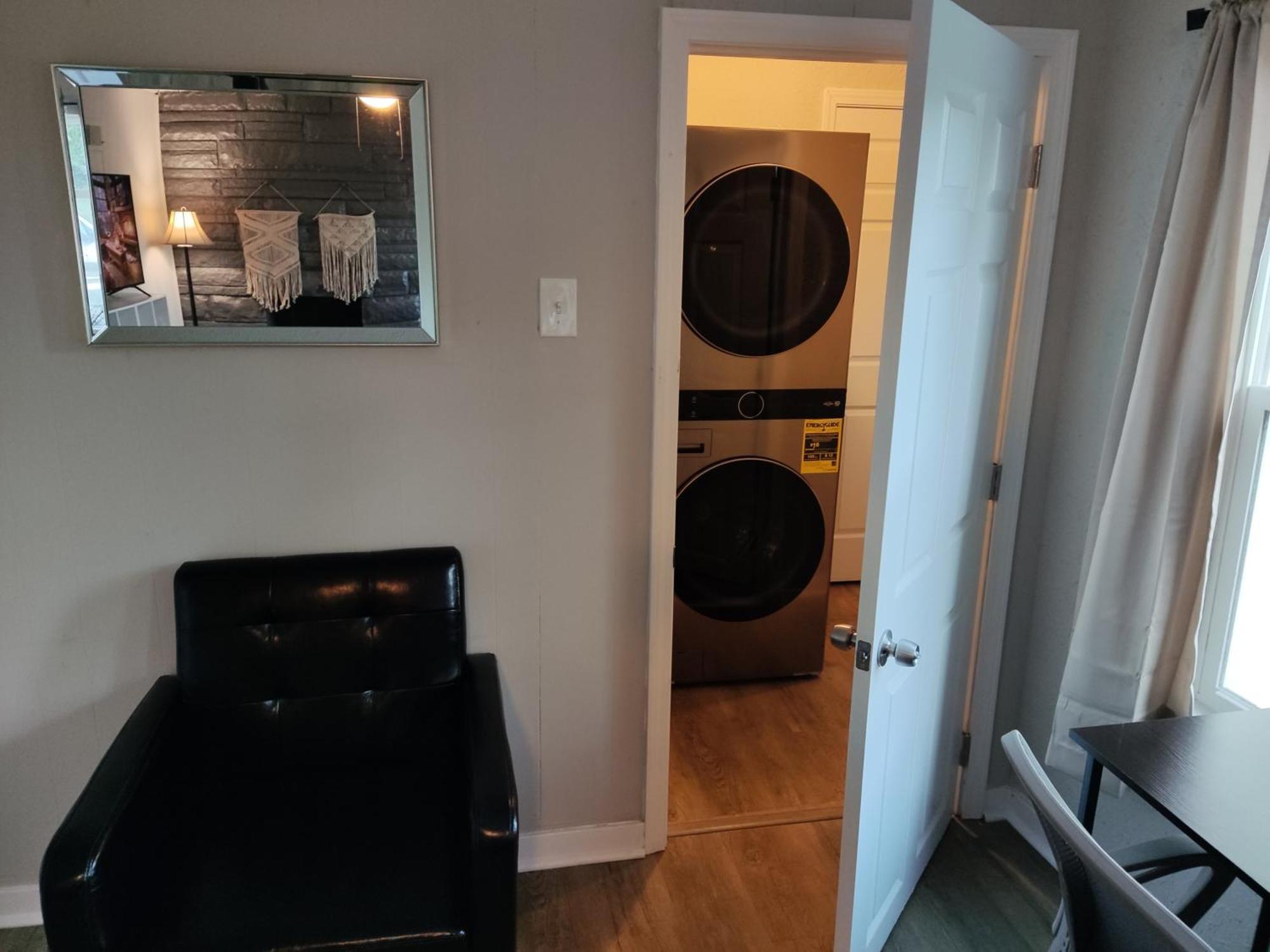 Tranquil Oasis - Private -near Downtown *