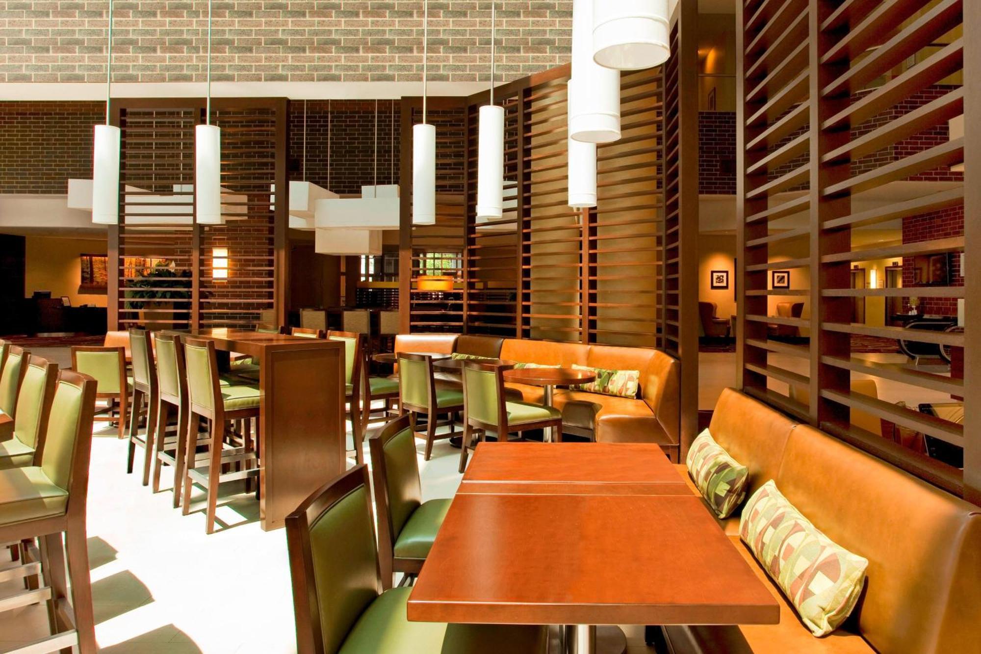 Sheraton At Keystone Crossing