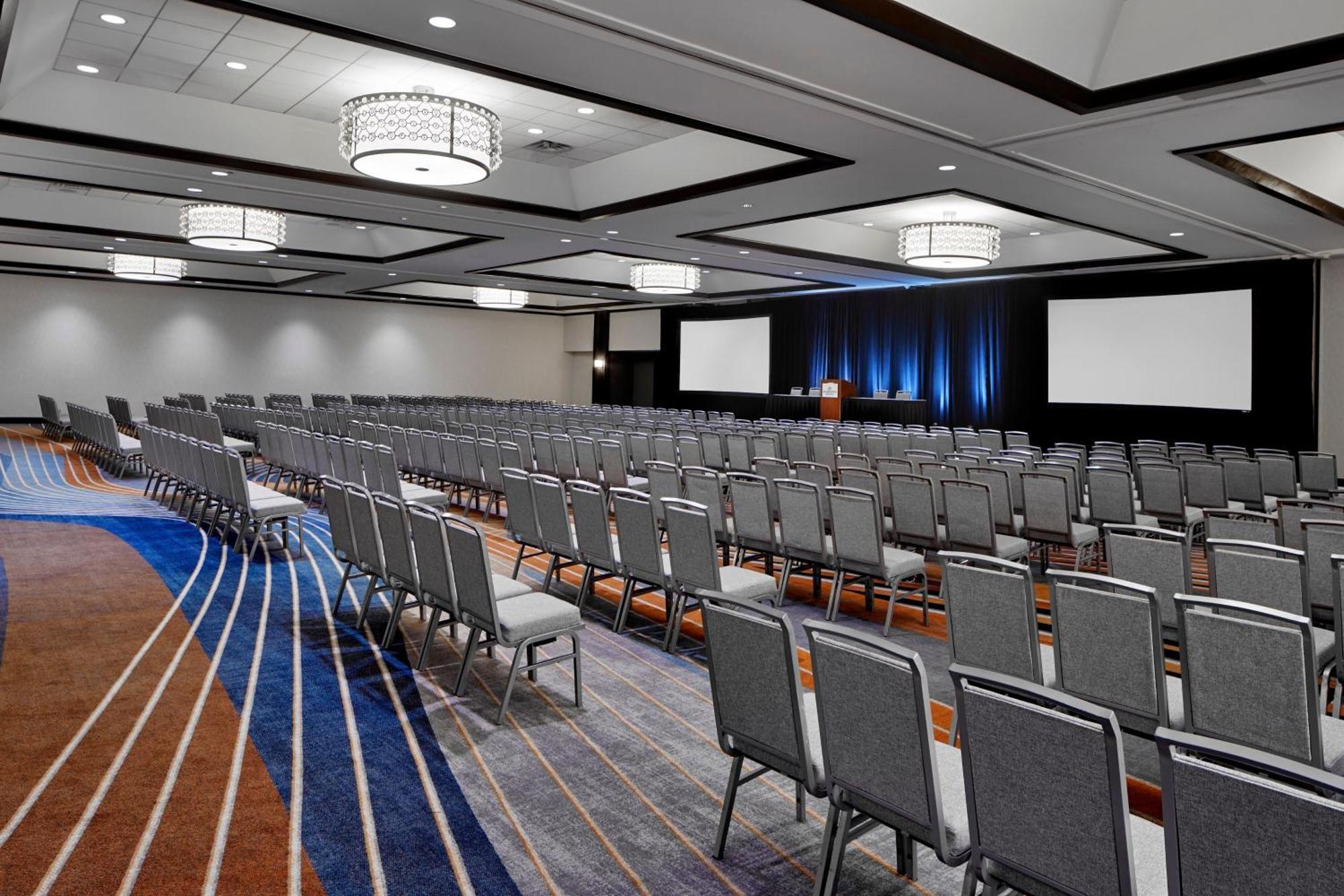 Hotel Sheraton At Keystone Crossing 3*