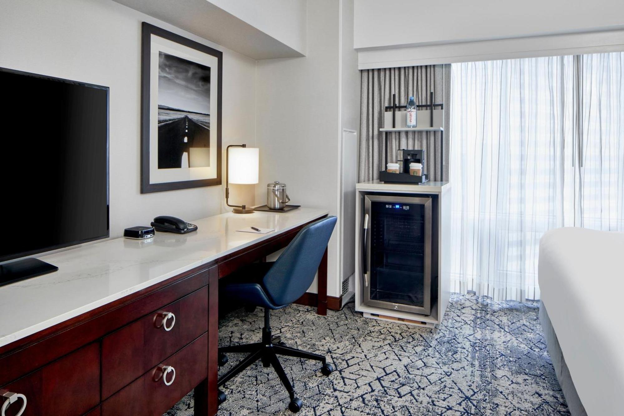 Sheraton At Keystone Crossing Hotel 3*