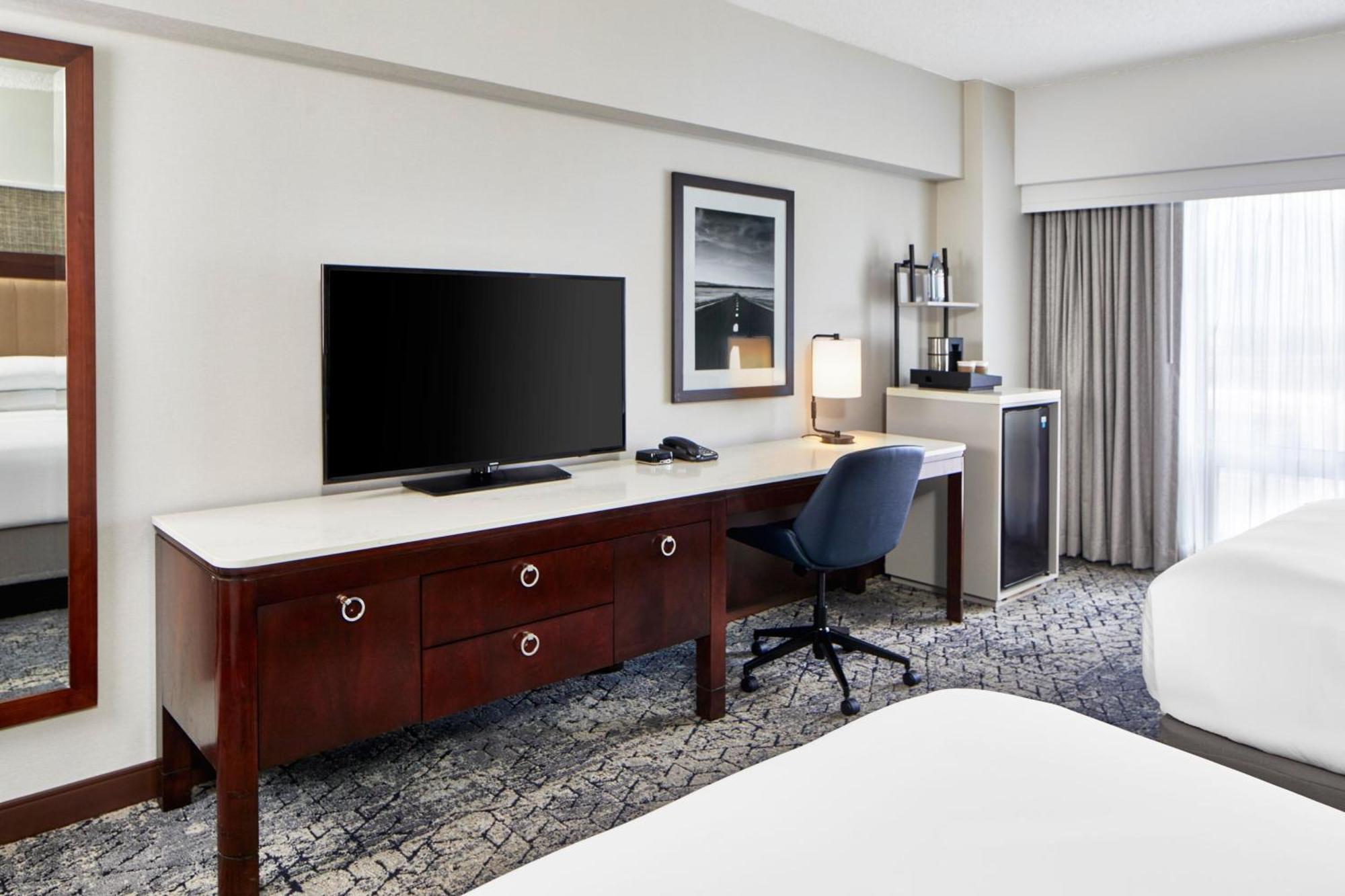 Sheraton At Keystone Crossing 3*