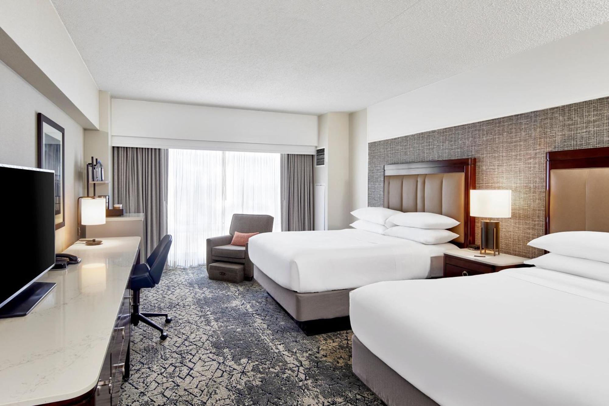 Sheraton At Keystone Crossing 3*