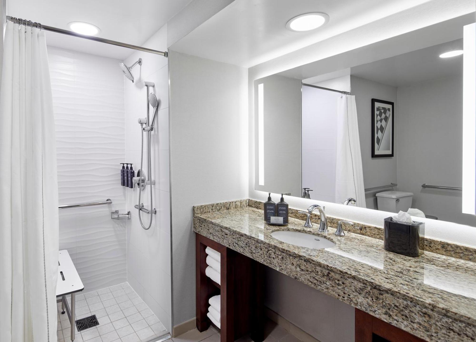 Hotel Sheraton At Keystone Crossing 3*