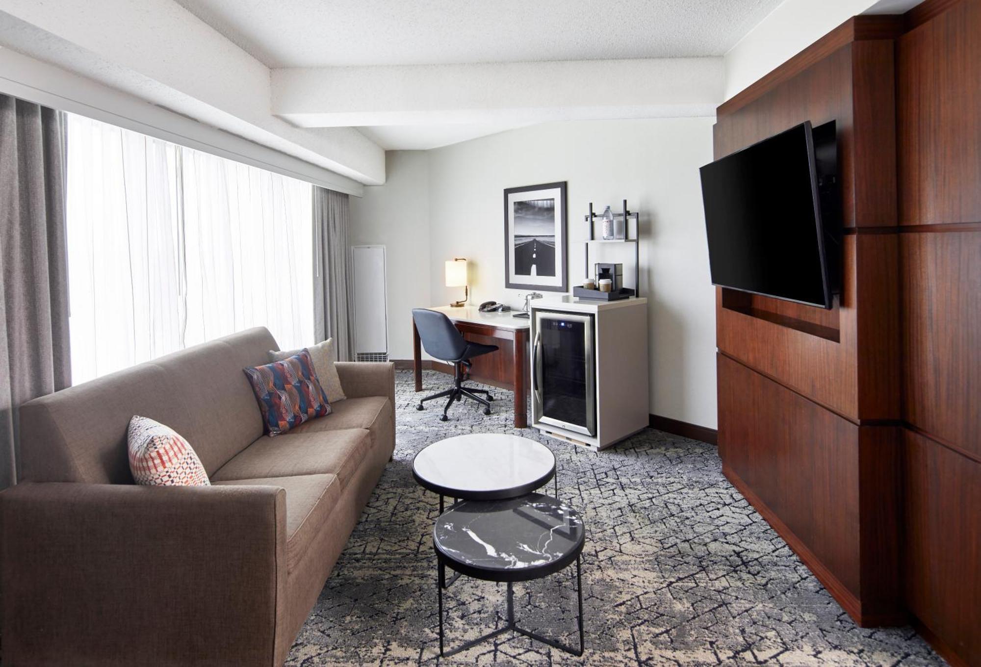 Sheraton At Keystone Crossing