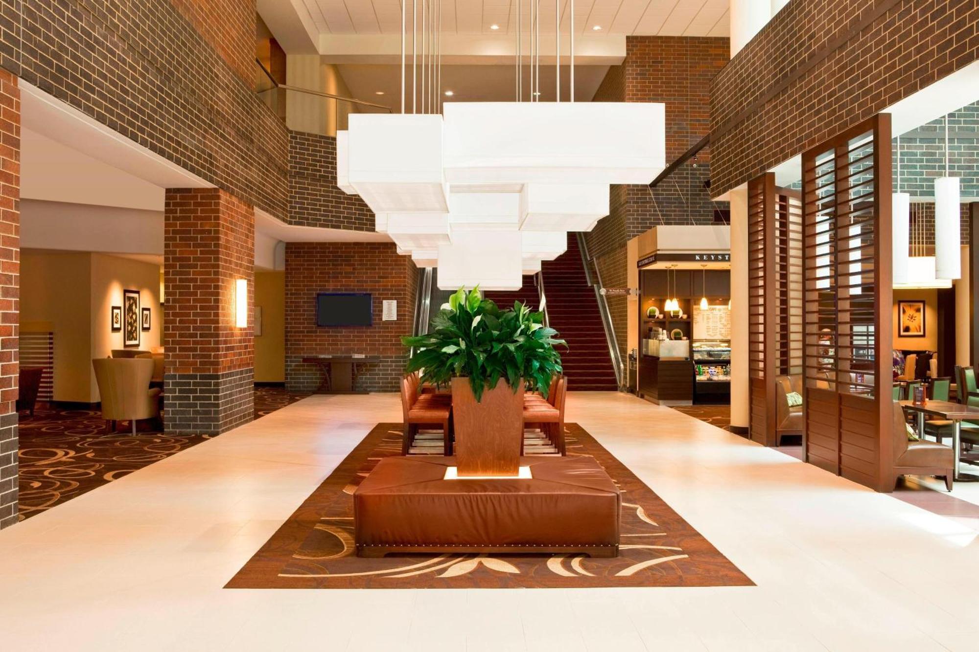 Sheraton At Keystone Crossing