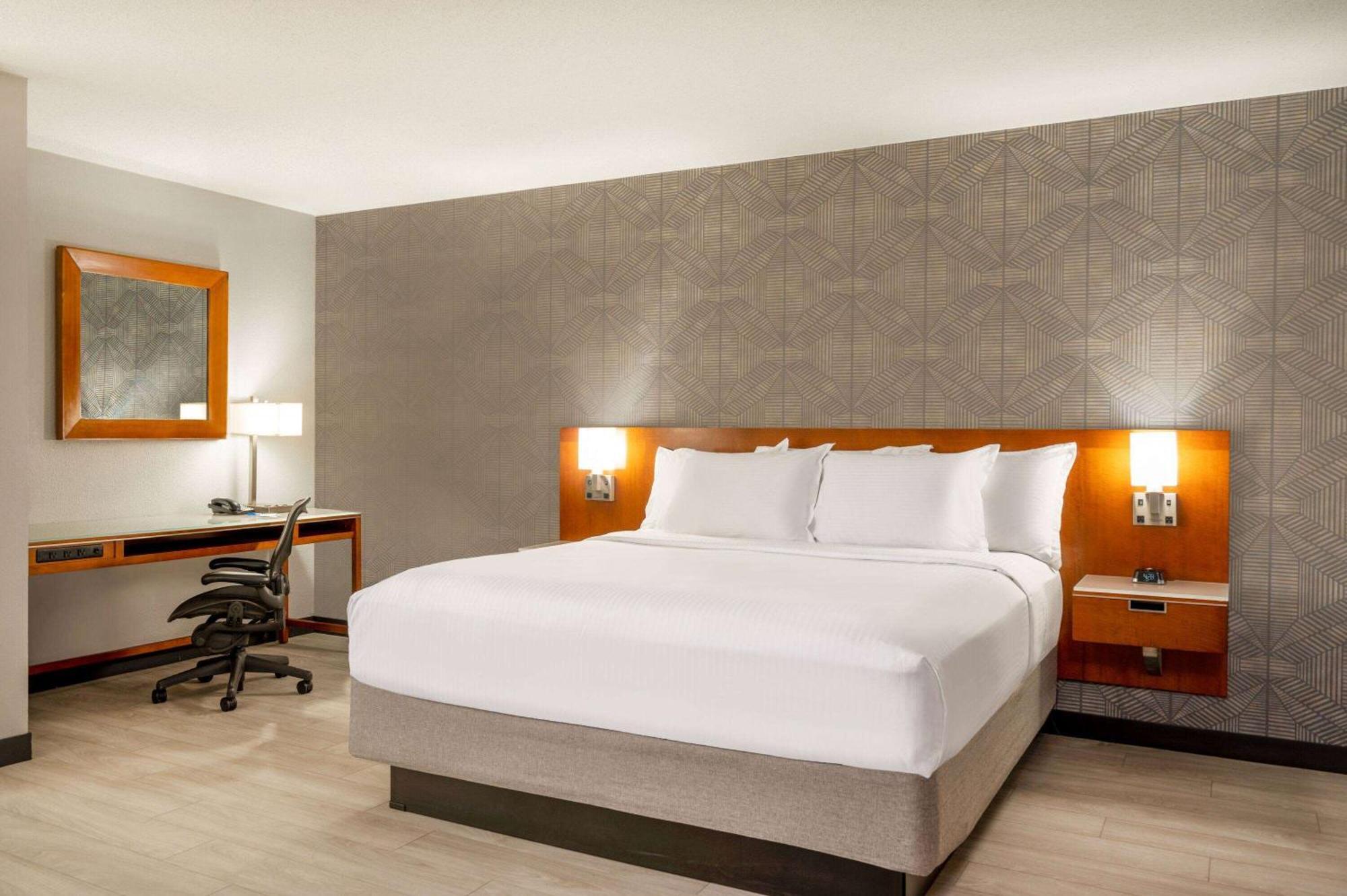 Hotel Wyndham Airport