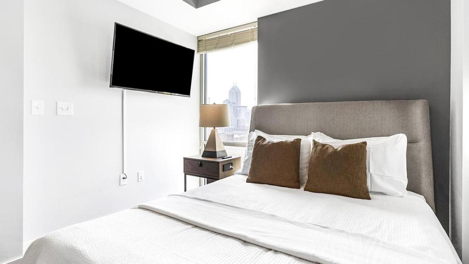 Landing Modern With Amazing Amenities Indianapolis