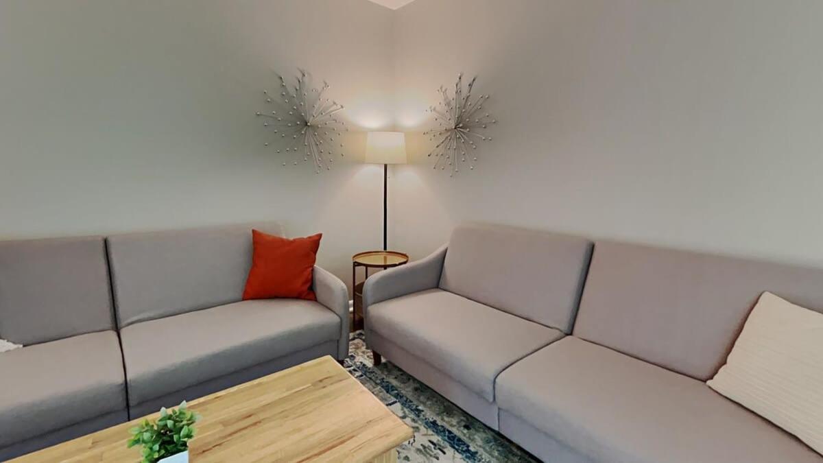 Holiday home Capital Delight-close To Speedway Downtown And Easy Access To Highways *