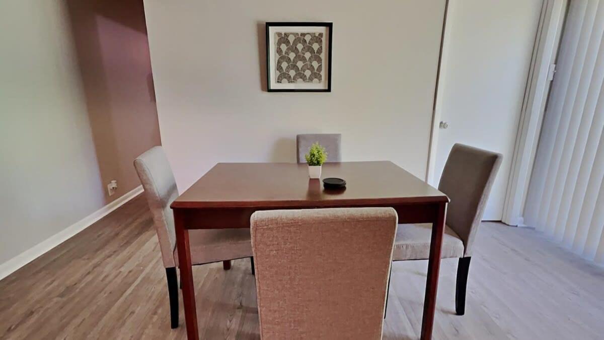 Holiday home Capital Delight-close To Speedway Downtown And Easy Access To Highways *