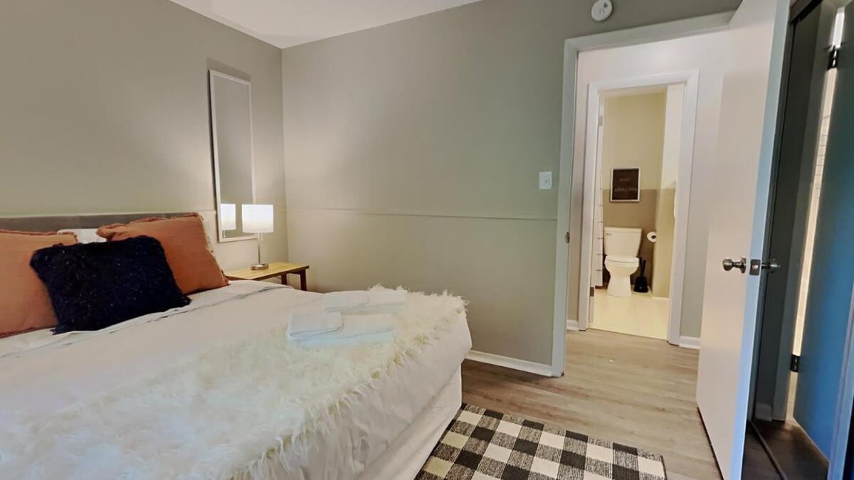 Holiday home Capital Delight-close To Speedway Downtown And Easy Access To Highways *
