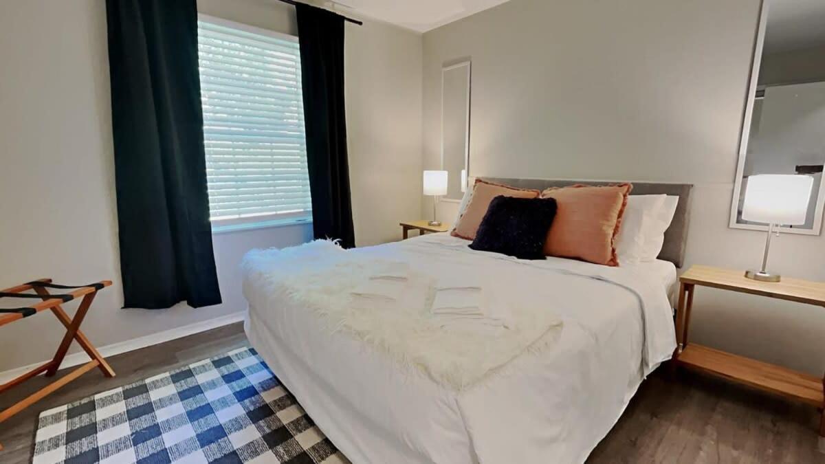 Holiday home Capital Delight-close To Speedway Downtown And Easy Access To Highways *