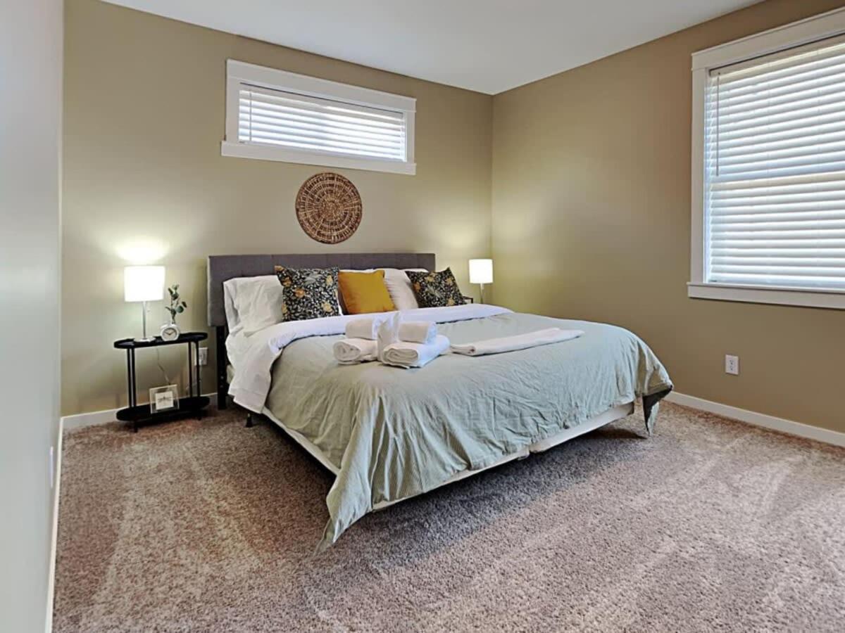Rockaway Rookwood Retreat- Unit 1 *
