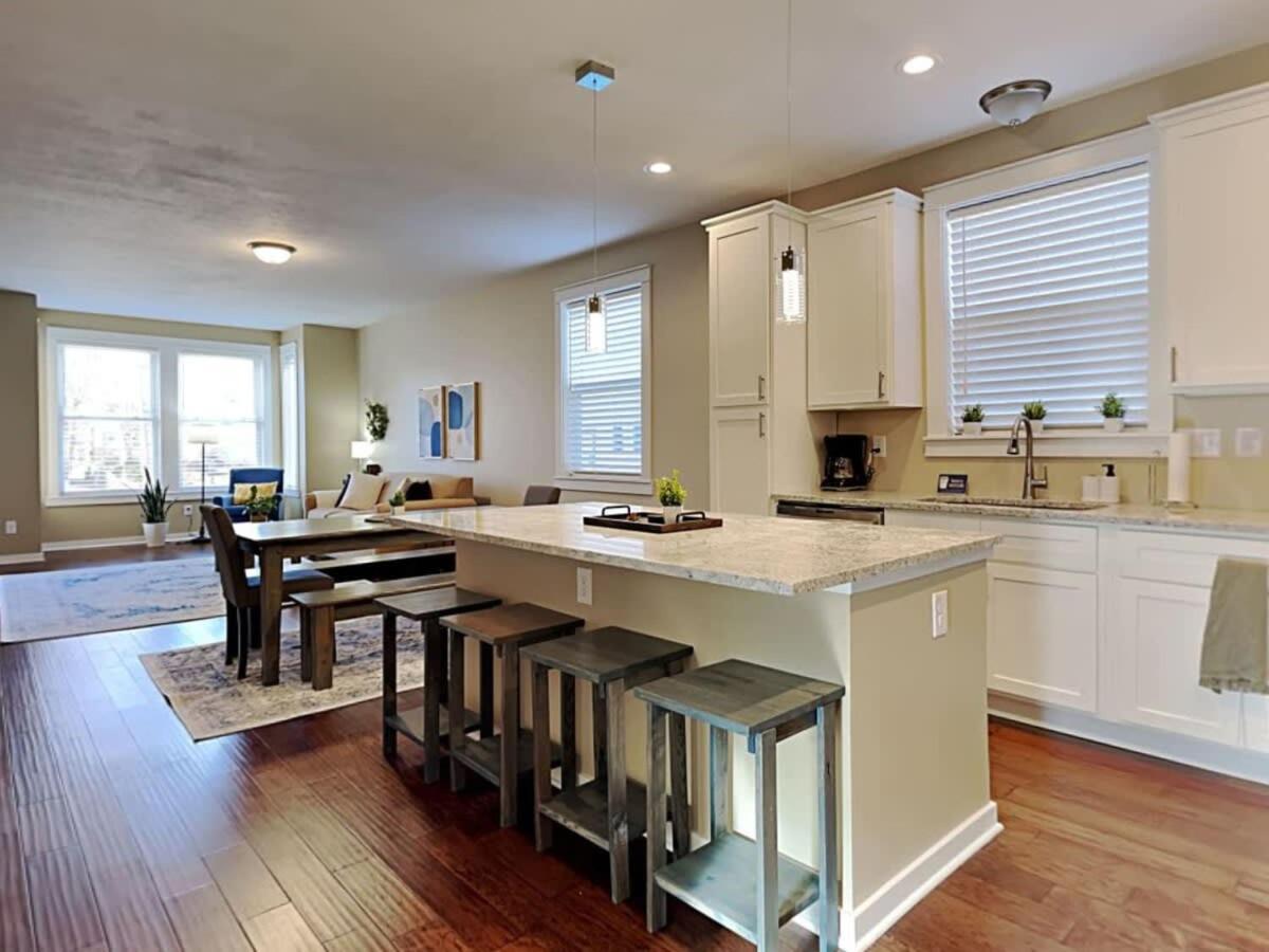 Rockaway Rookwood Retreat- Unit 1 * Indianapolis