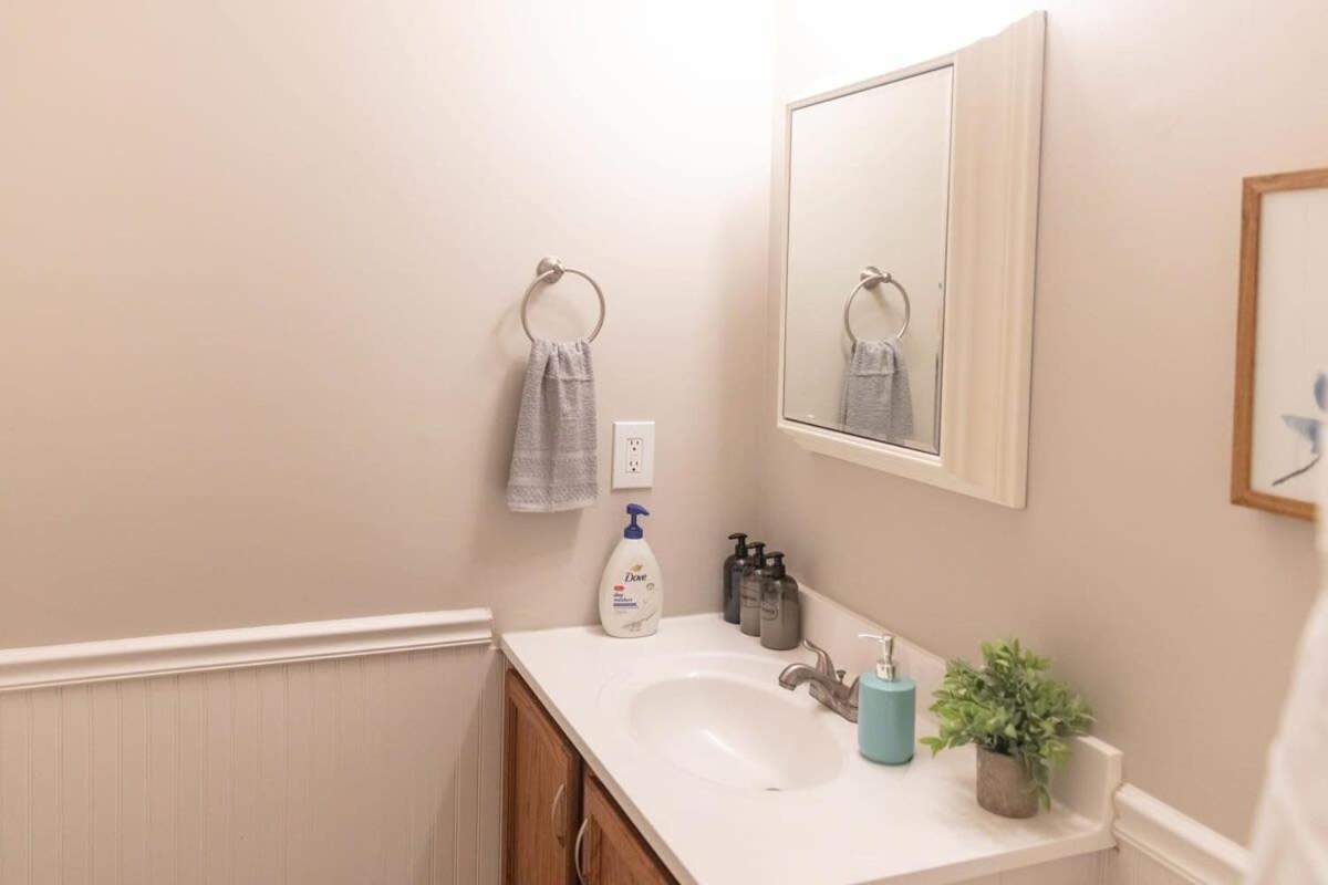 Chapel Hill Charmer- Close To Interstates Indianapolis