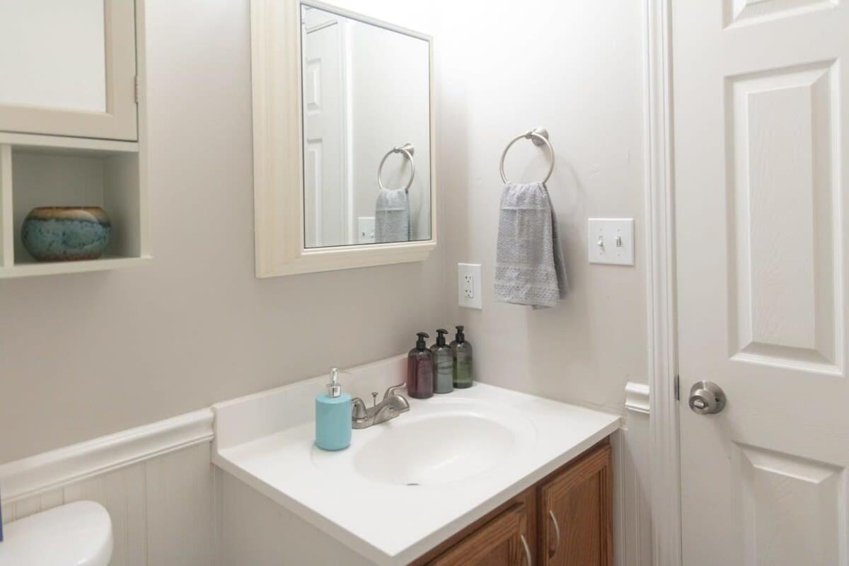 Chapel Hill Charmer- Close To Interstates *