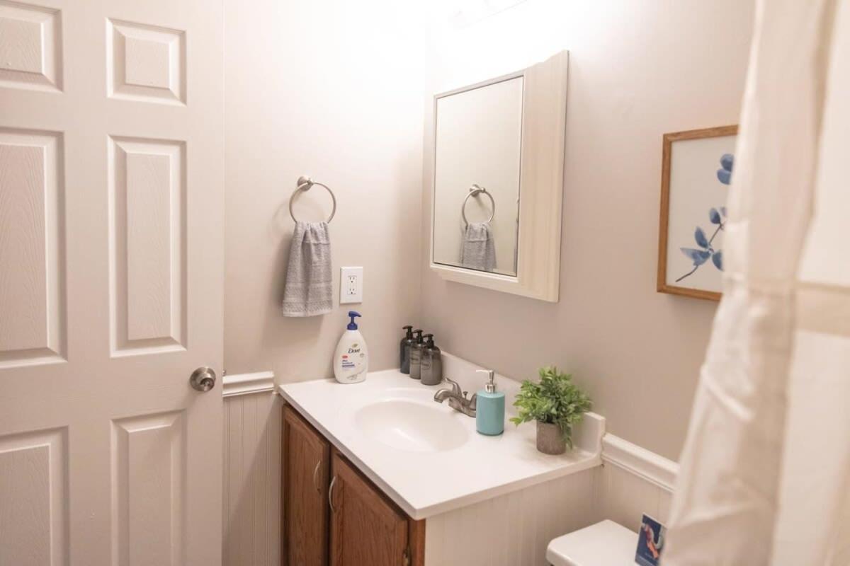 Chapel Hill Charmer- Close To Interstates Indianapolis