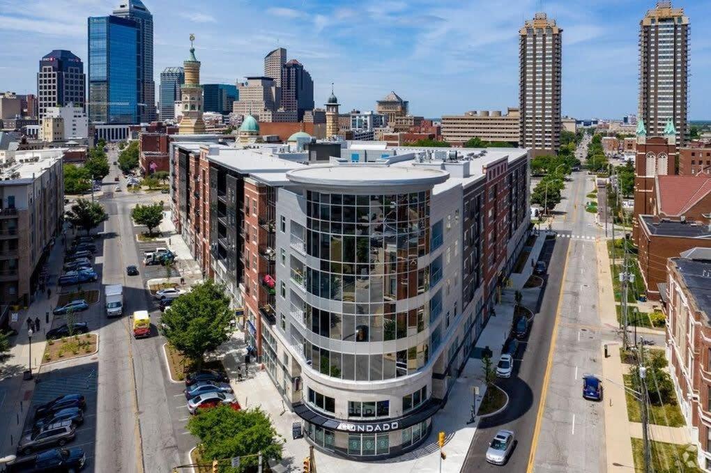 Apartment Spacious 2br On Mass Ave W Kitchen Indianapolis