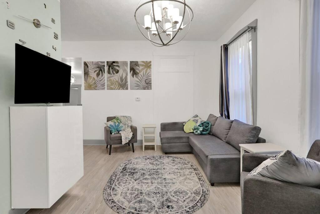 Charming In Fountain Square *