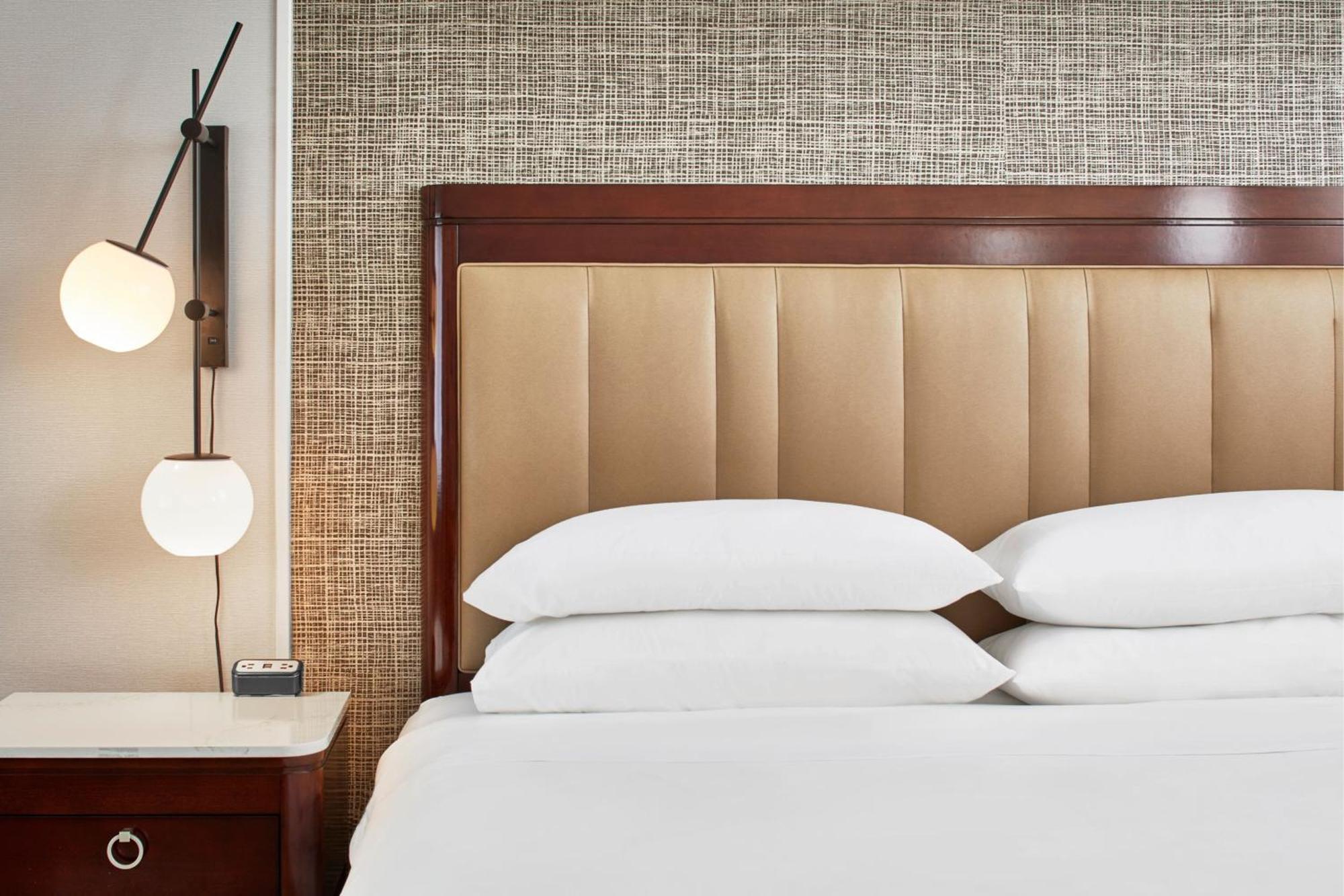 Sheraton At Keystone Crossing Hotel