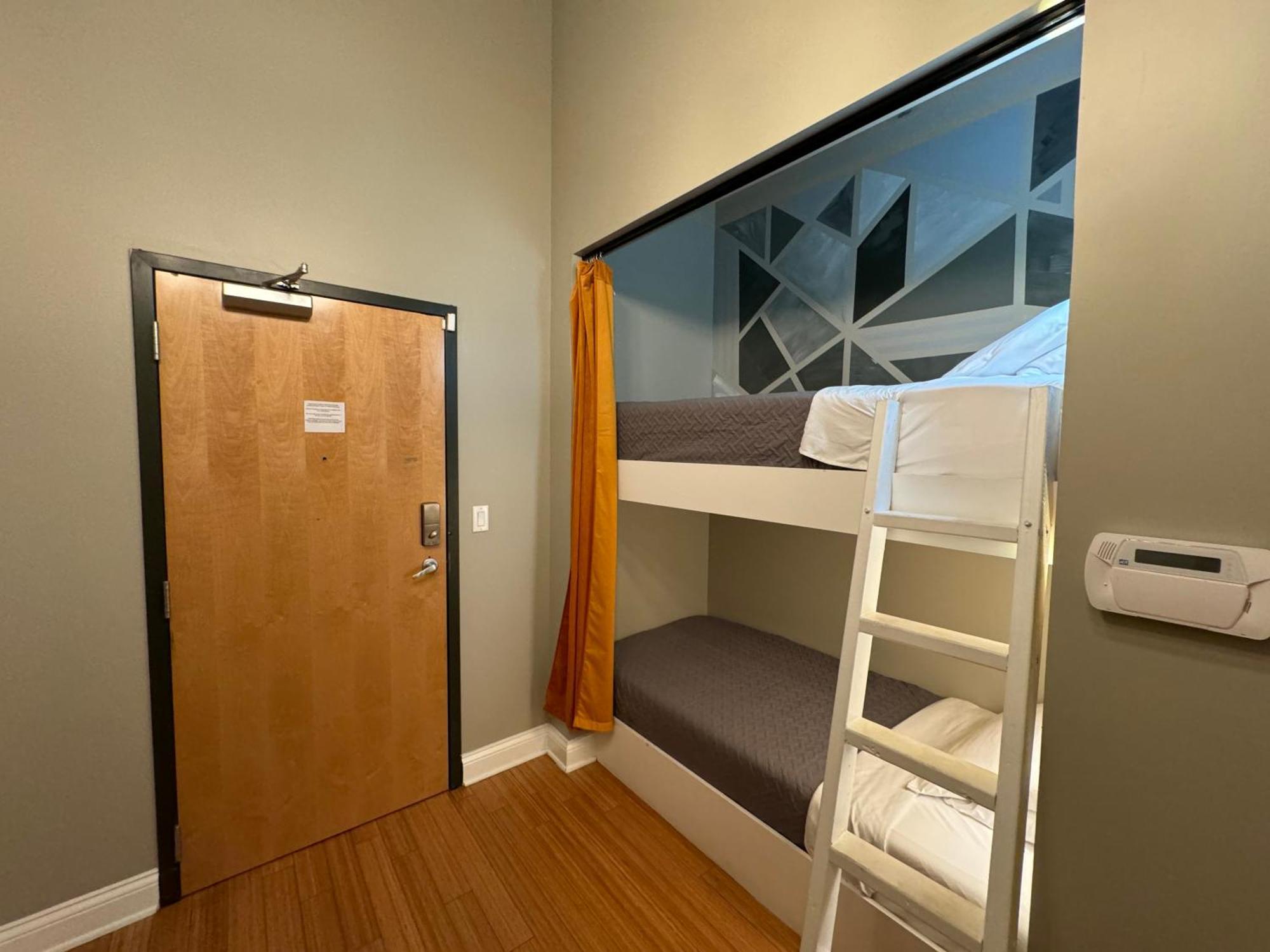 Luxurious Downtown By Georgia Street Holiday home Indianapolis