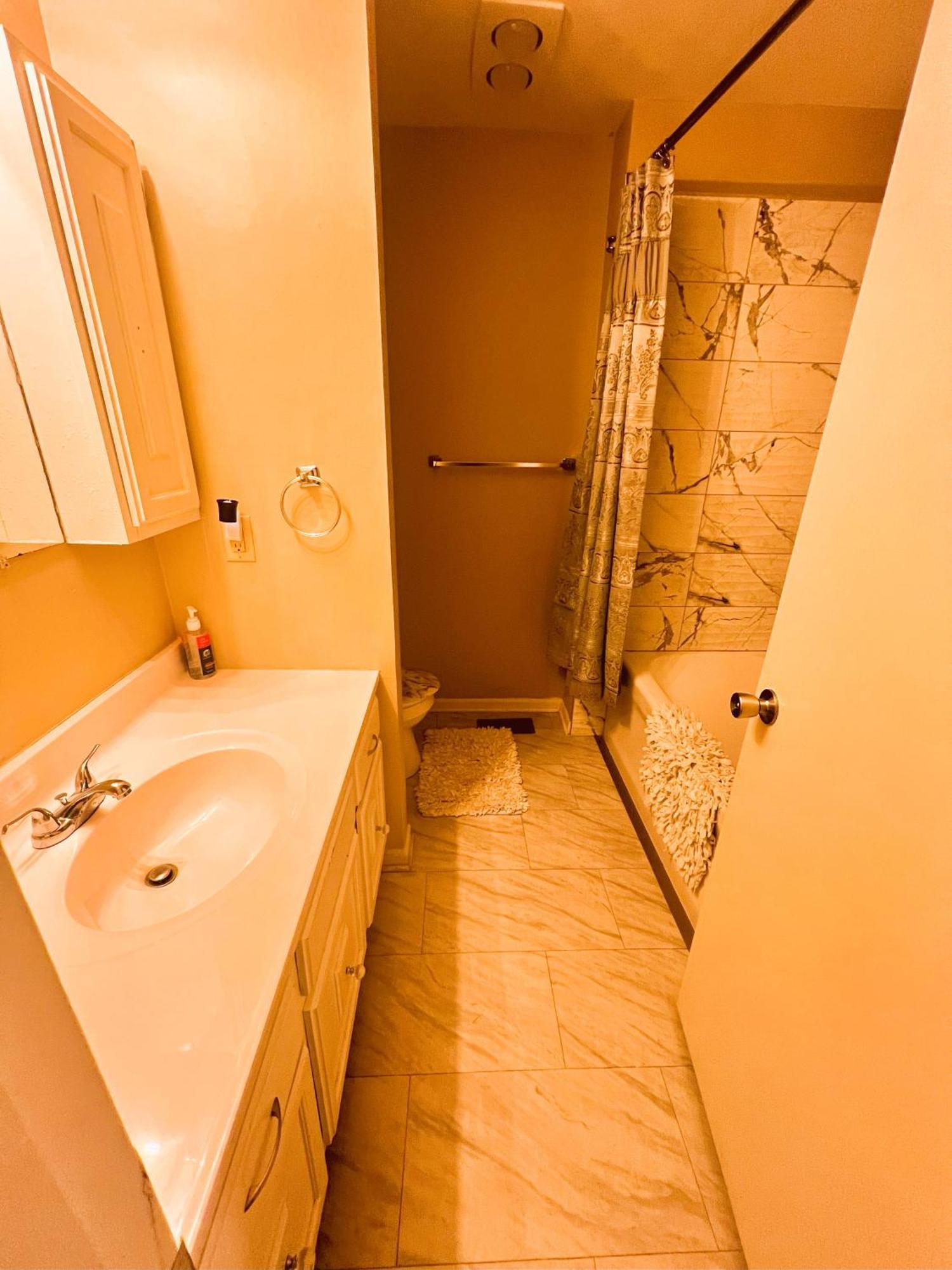 Spanish Style 3-bedroom With Hot Tub * Indianapolis