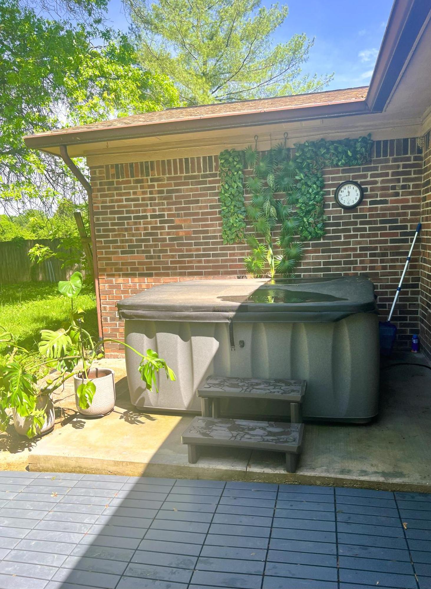Spanish Style 3-bedroom With Hot Tub