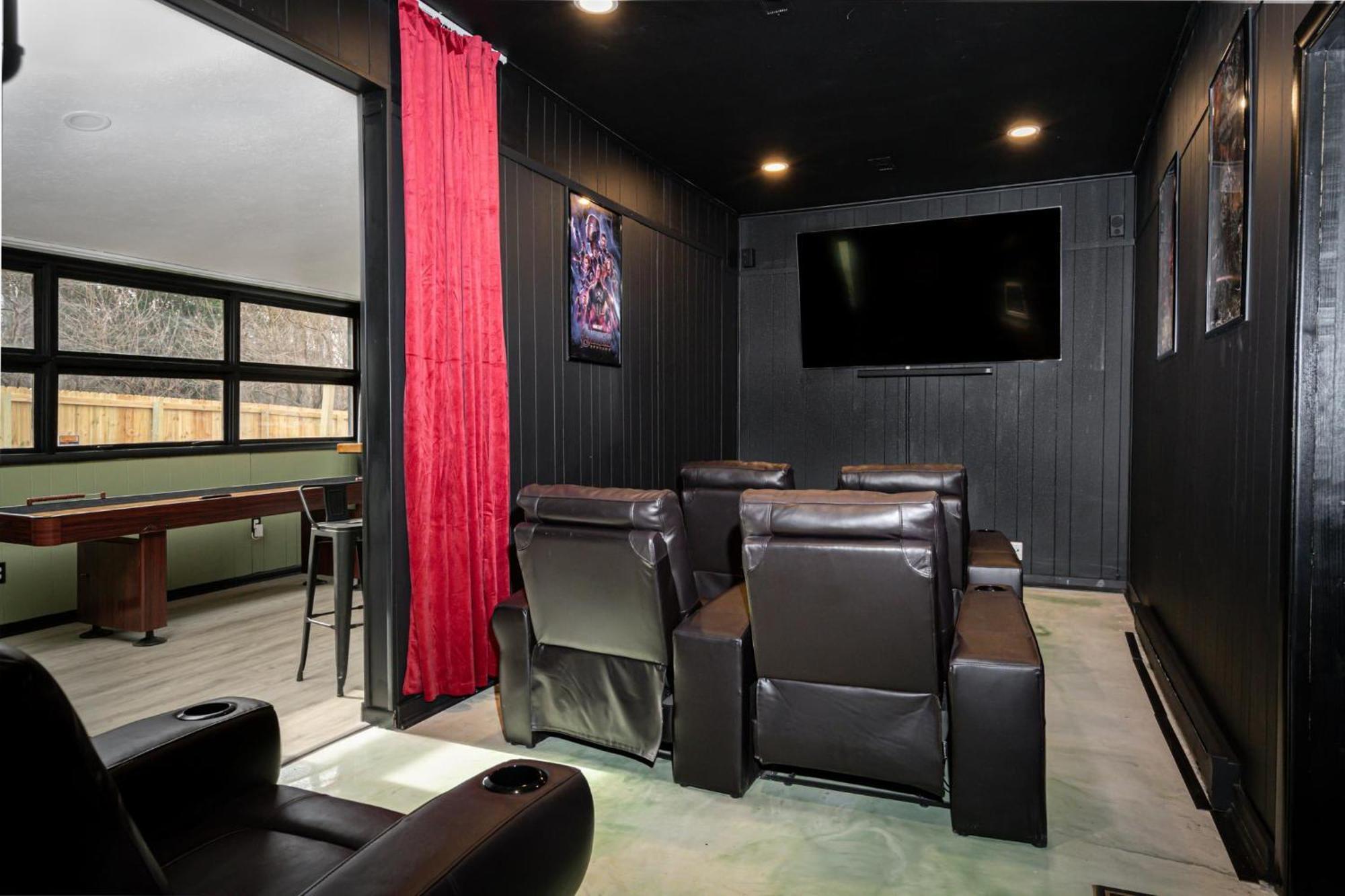 Holiday home Modern 3 Bedroom W Hot Tub Movie Dog Park Indianapolis