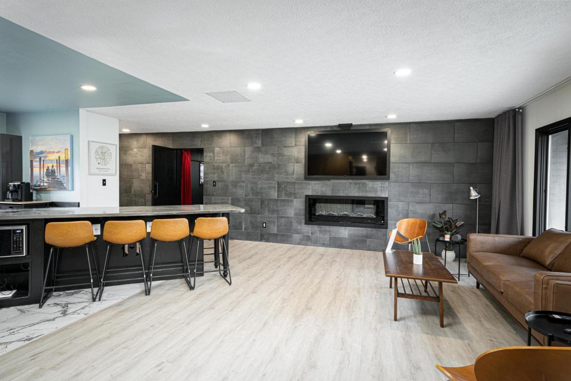 Holiday home Modern 3 Bedroom W Hot Tub Movie Dog Park Indianapolis