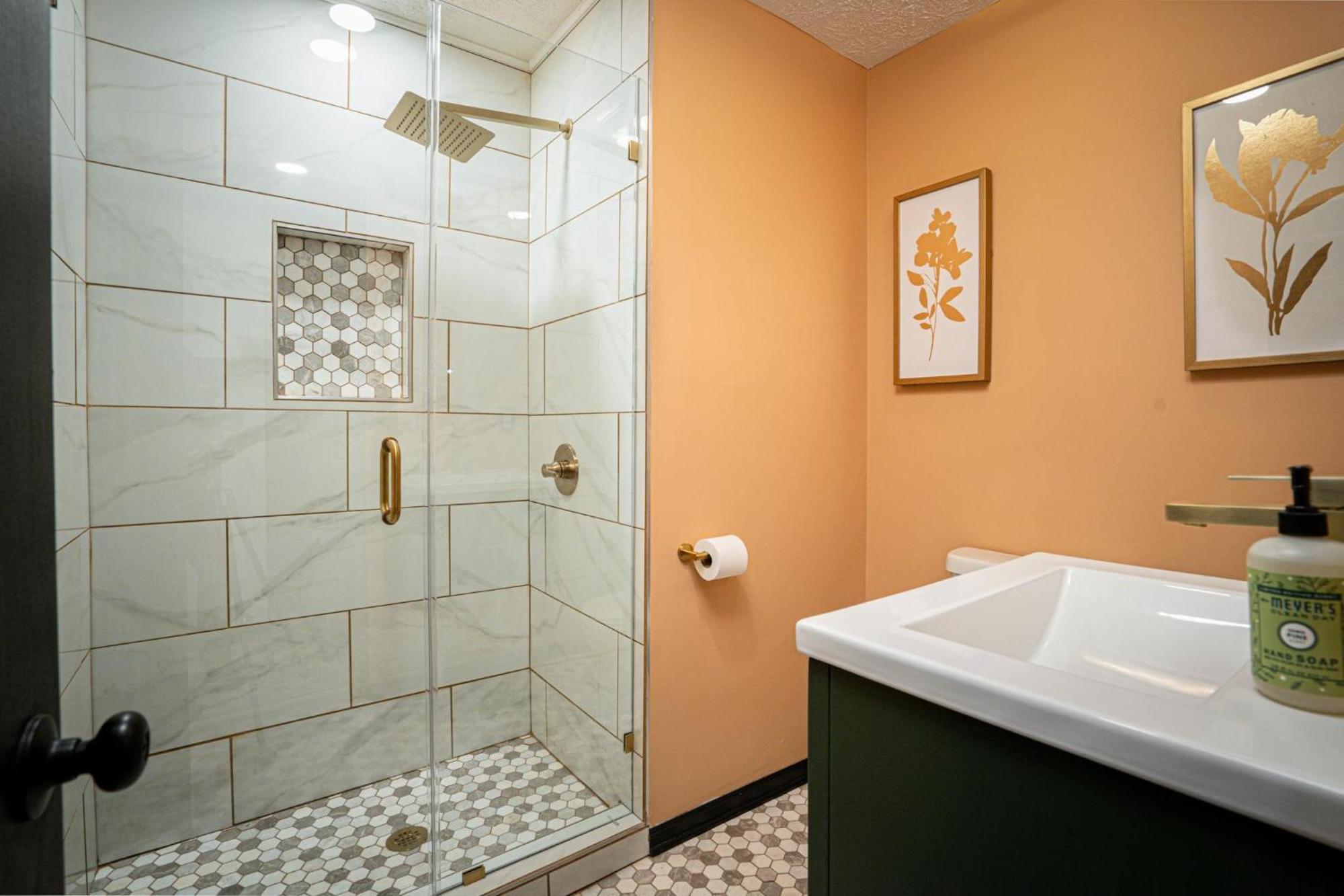 Modern 3 Bedroom W Hot Tub Movie Dog Park