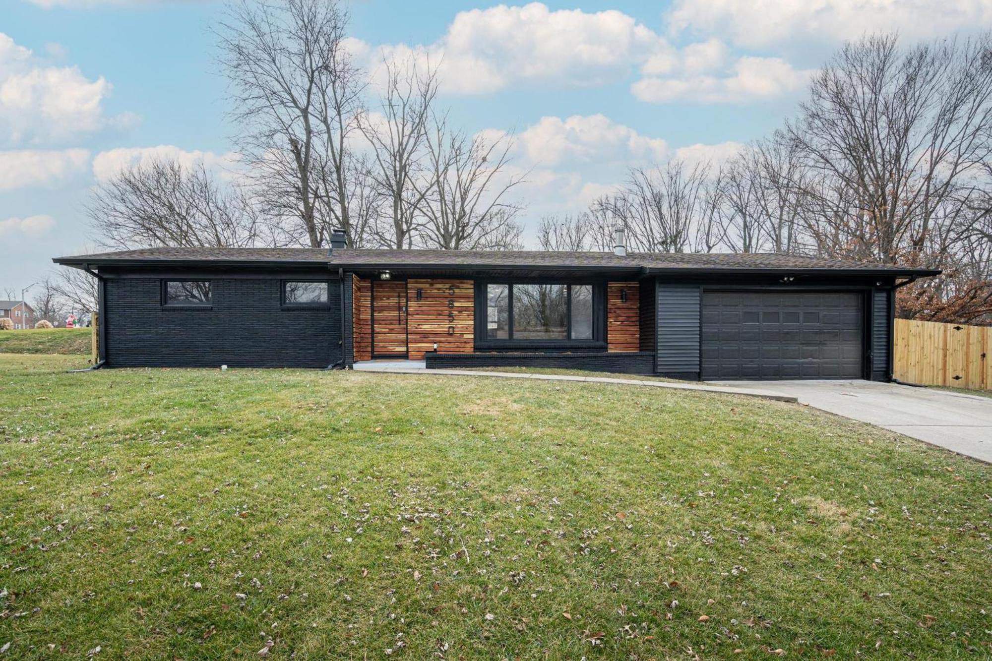 Modern 3 Bedroom W Hot Tub Movie Dog Park Holiday home *