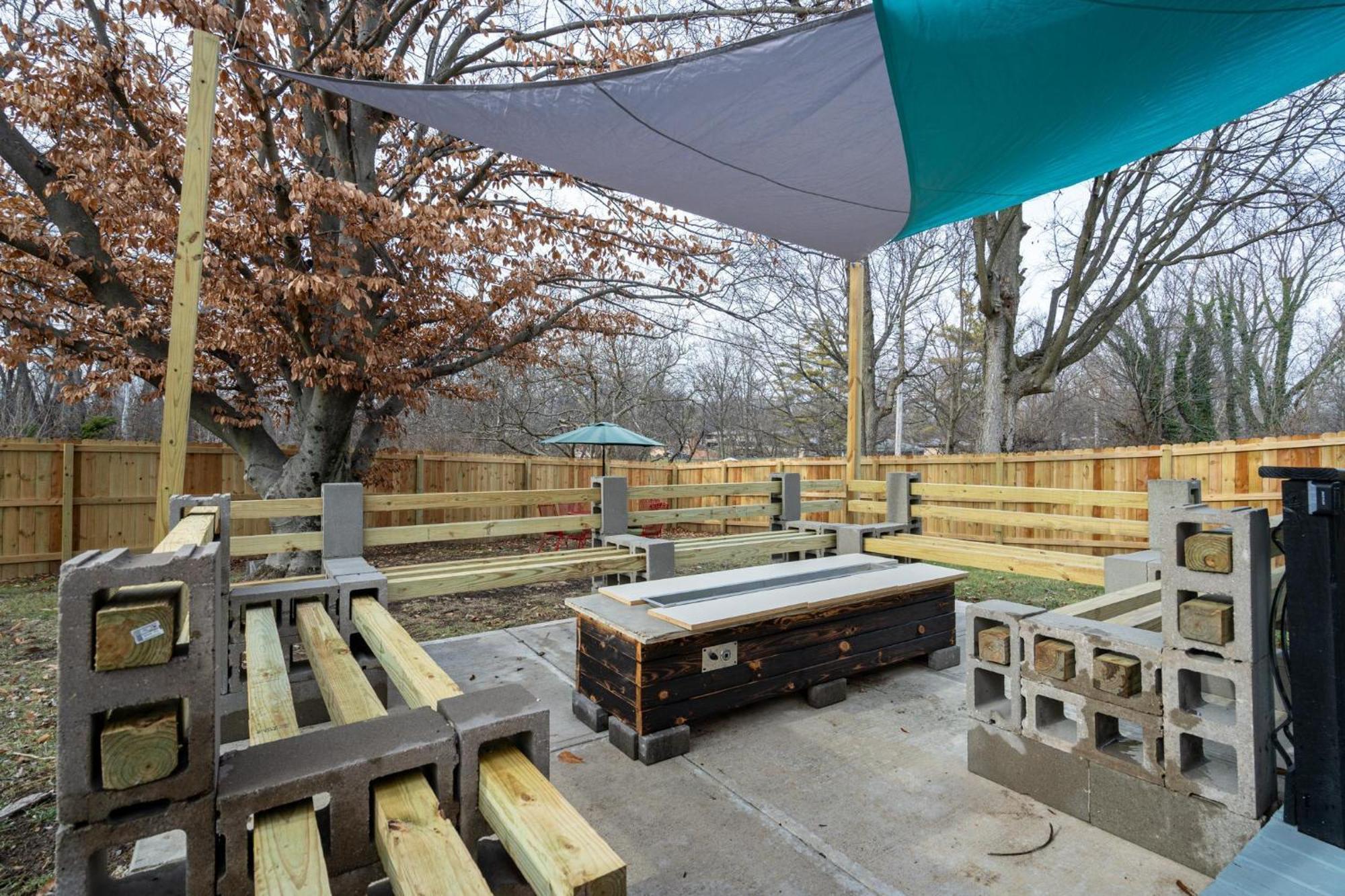 Modern 3 Bedroom W Hot Tub Movie Dog Park Holiday home *