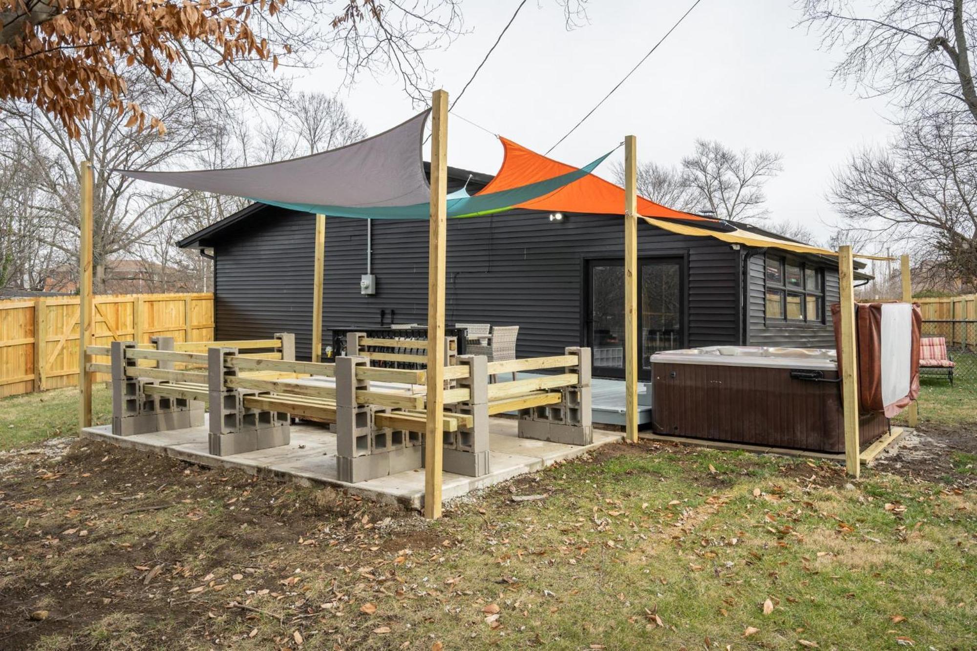 Modern 3 Bedroom W Hot Tub Movie Dog Park *