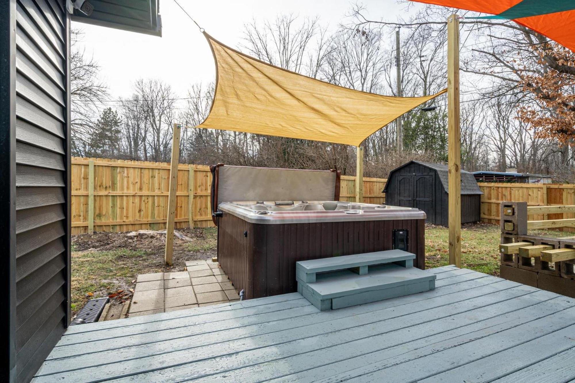 Holiday home Modern 3 Bedroom W Hot Tub Movie Dog Park *