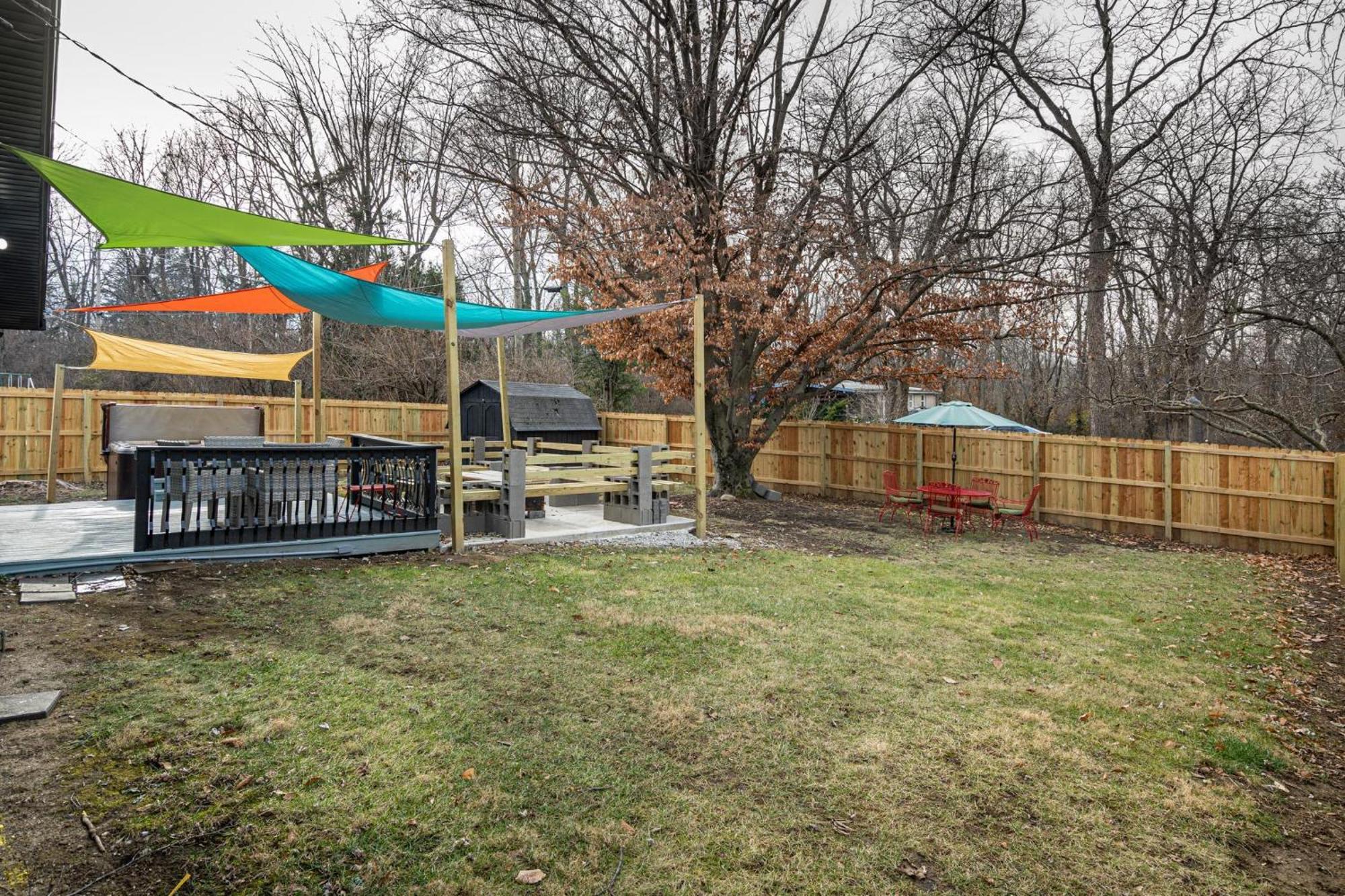 Modern 3 Bedroom W Hot Tub Movie Dog Park Holiday home Indianapolis