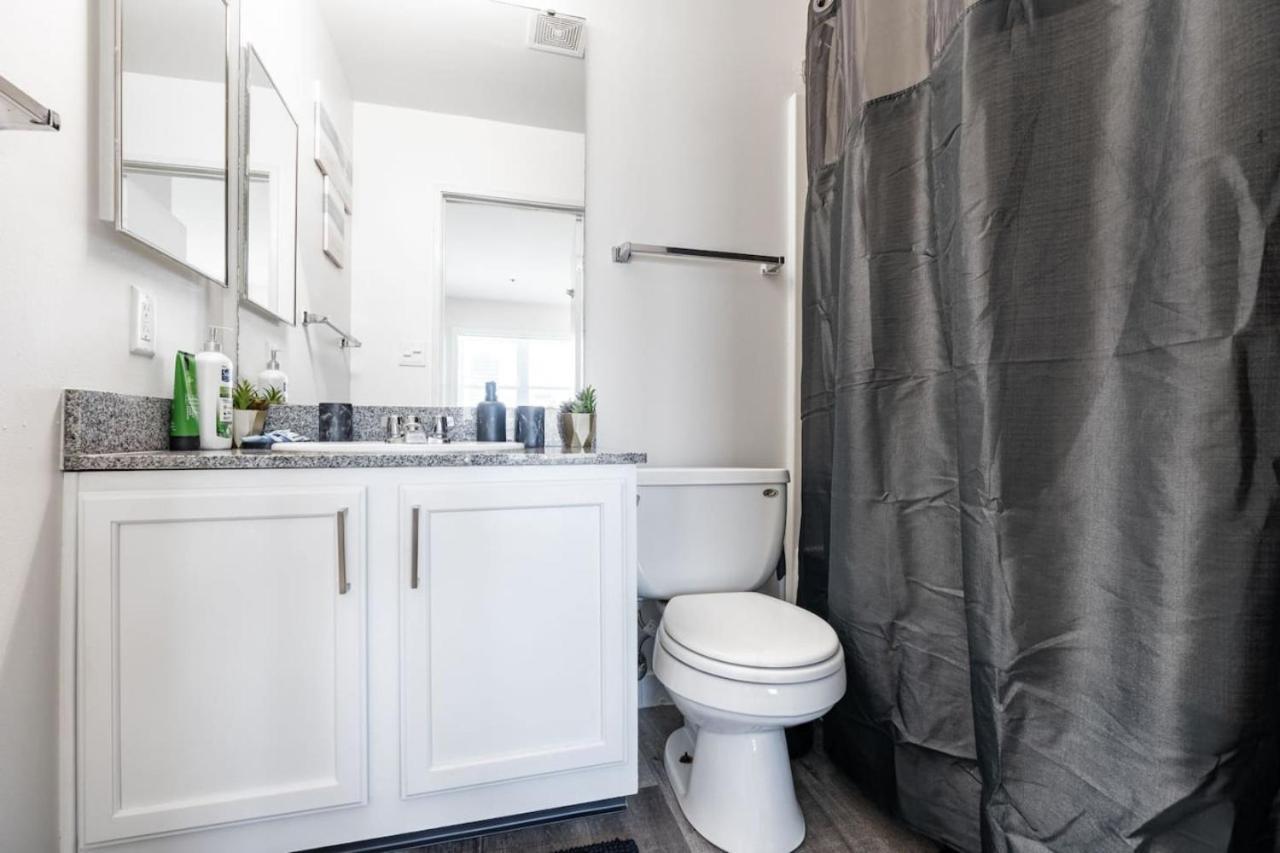 Apartment Downtown Indy Private - Shared *