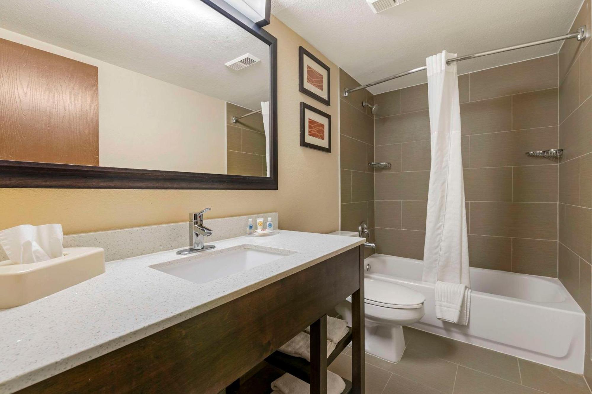 Comfort & North At The Pyramids 3* Indianapolis