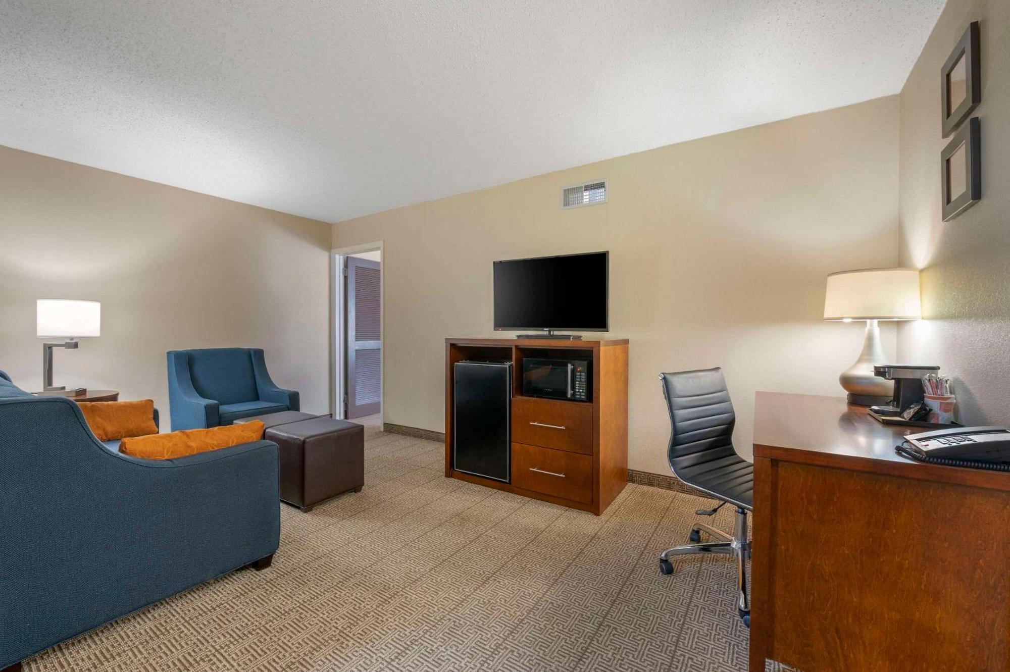 Comfort & North At The Pyramids Hotel 3*