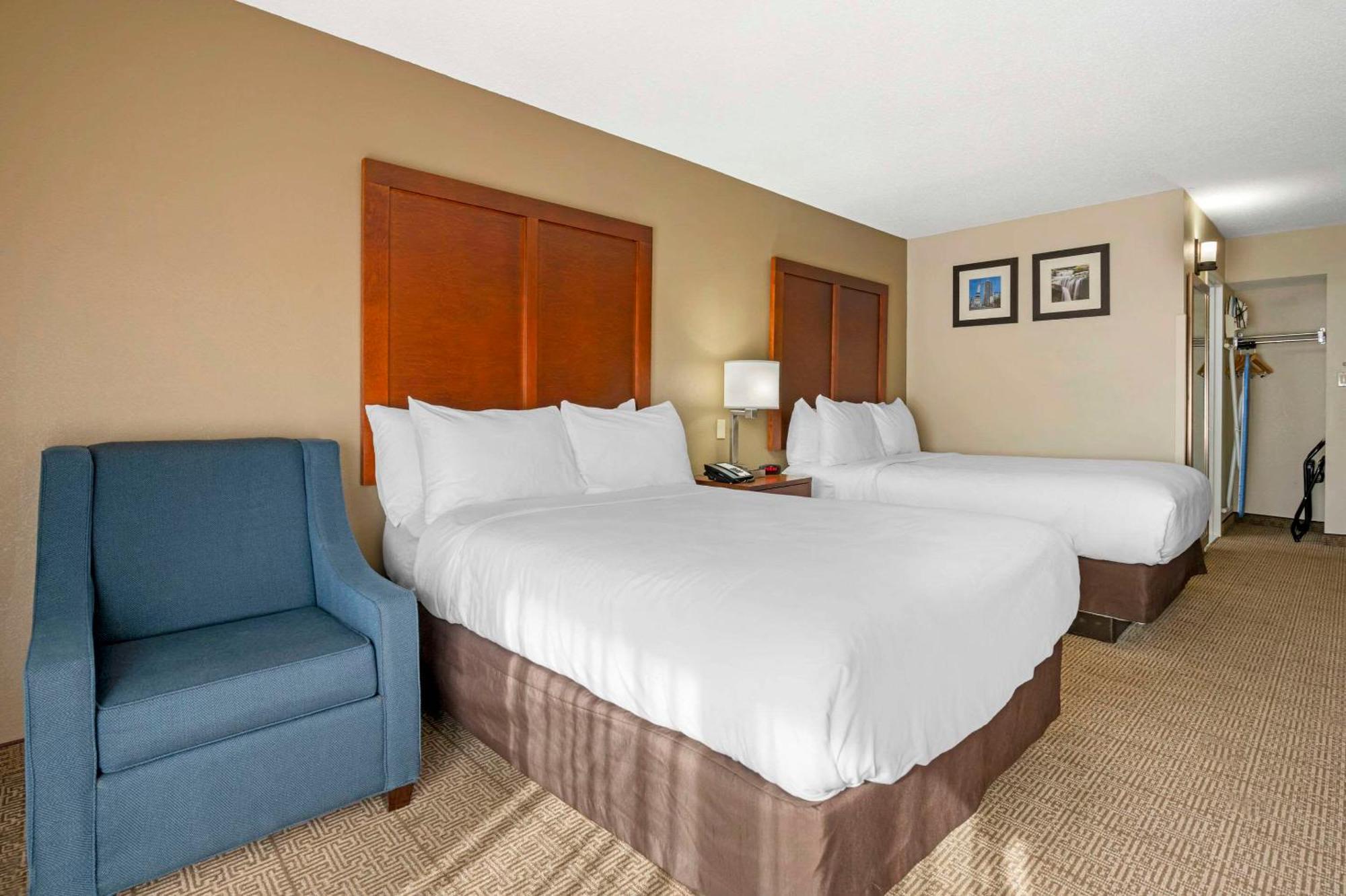 Hotel Comfort & North At The Pyramids 3*