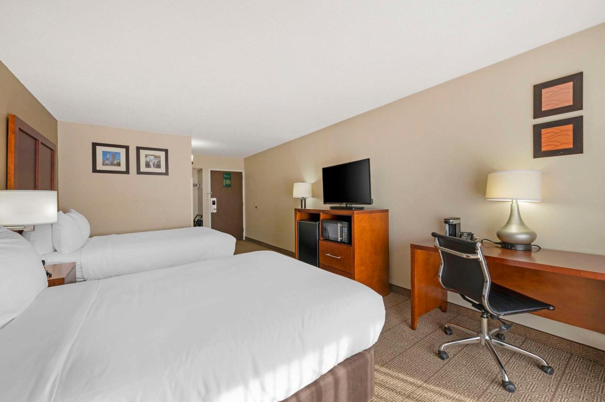 Comfort & North At The Pyramids Hotel Indianapolis
