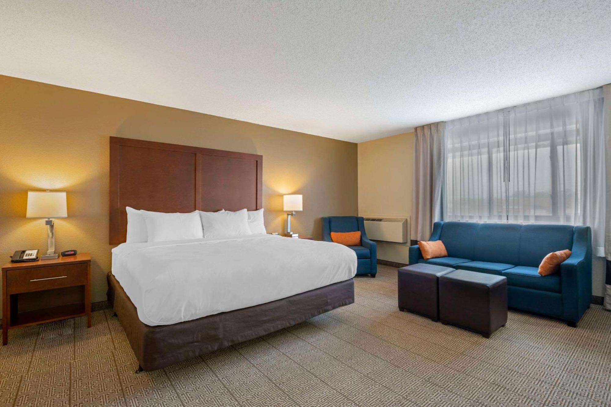 Hotel Comfort & North At The Pyramids