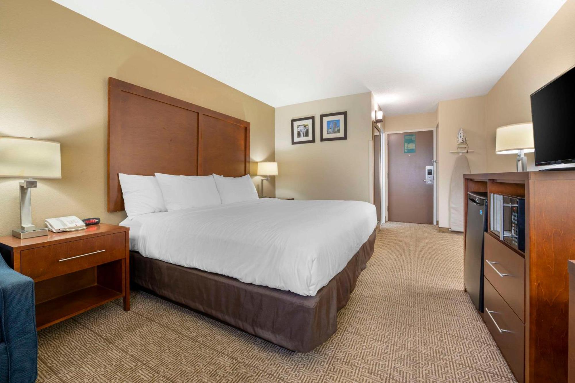 Comfort & North At The Pyramids 3*