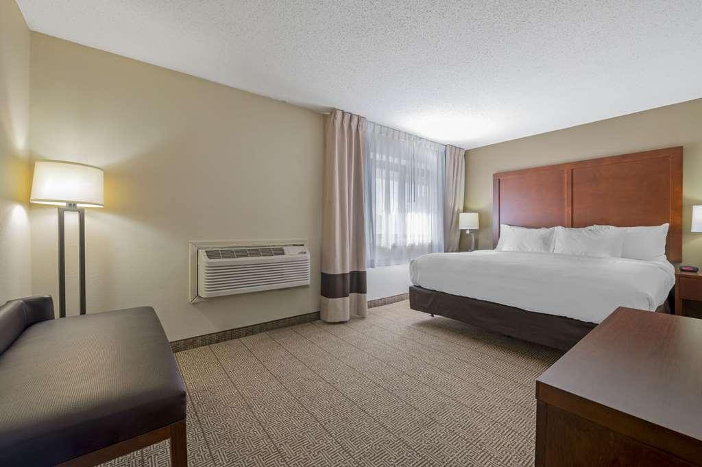 Hotel Comfort & North At The Pyramids Indianapolis